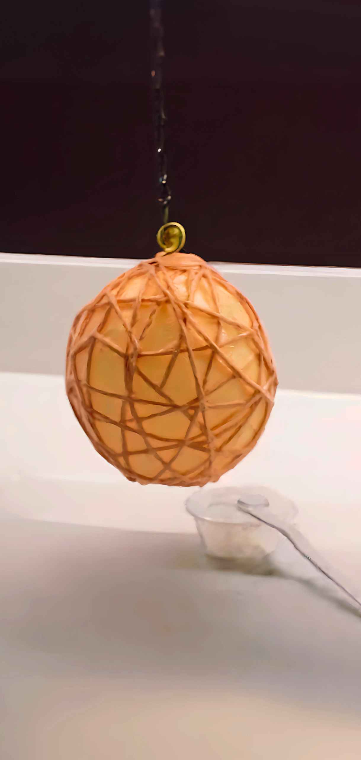 How to Make Yarn Pumpkins Using Balloons
