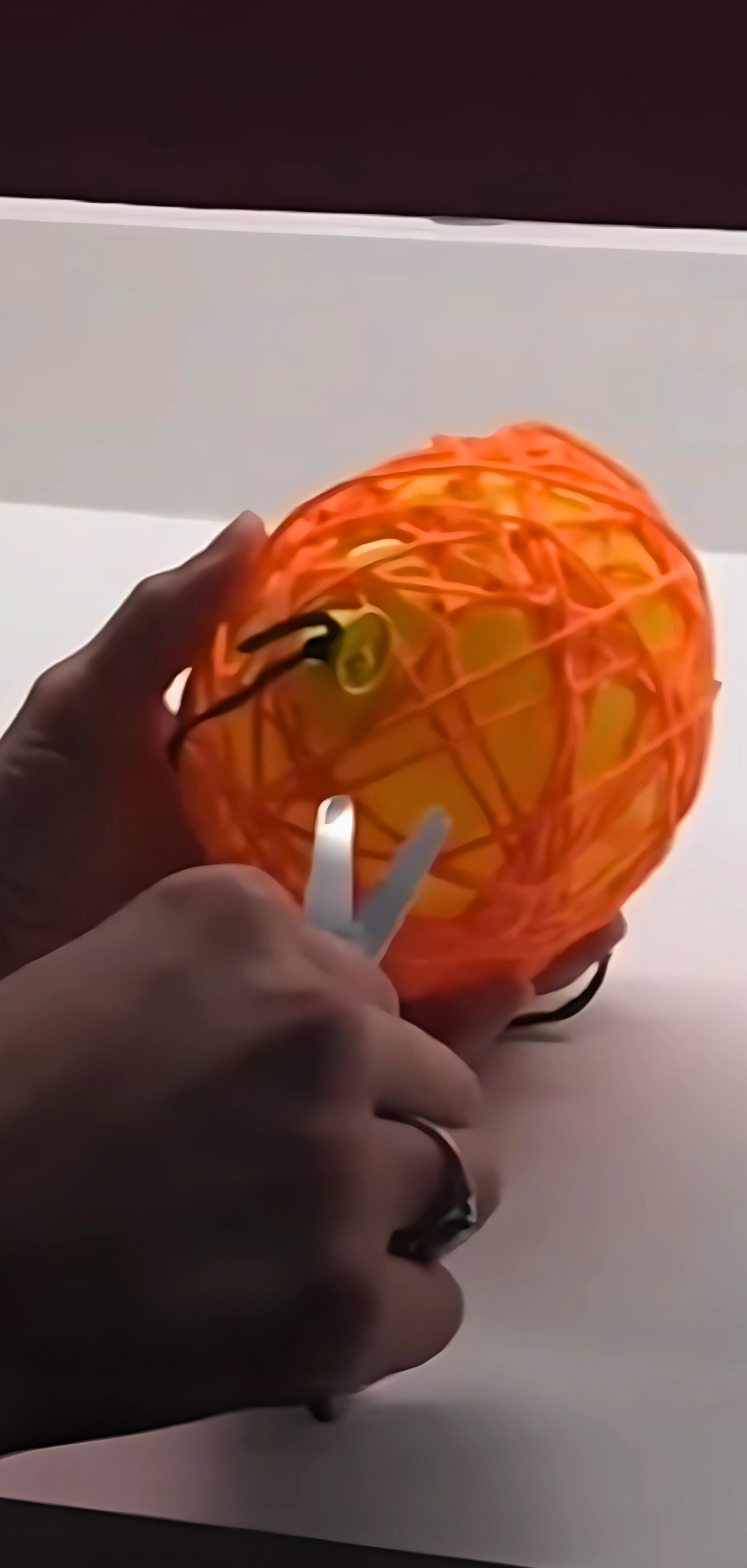 How to Make Yarn Pumpkins Using Balloons