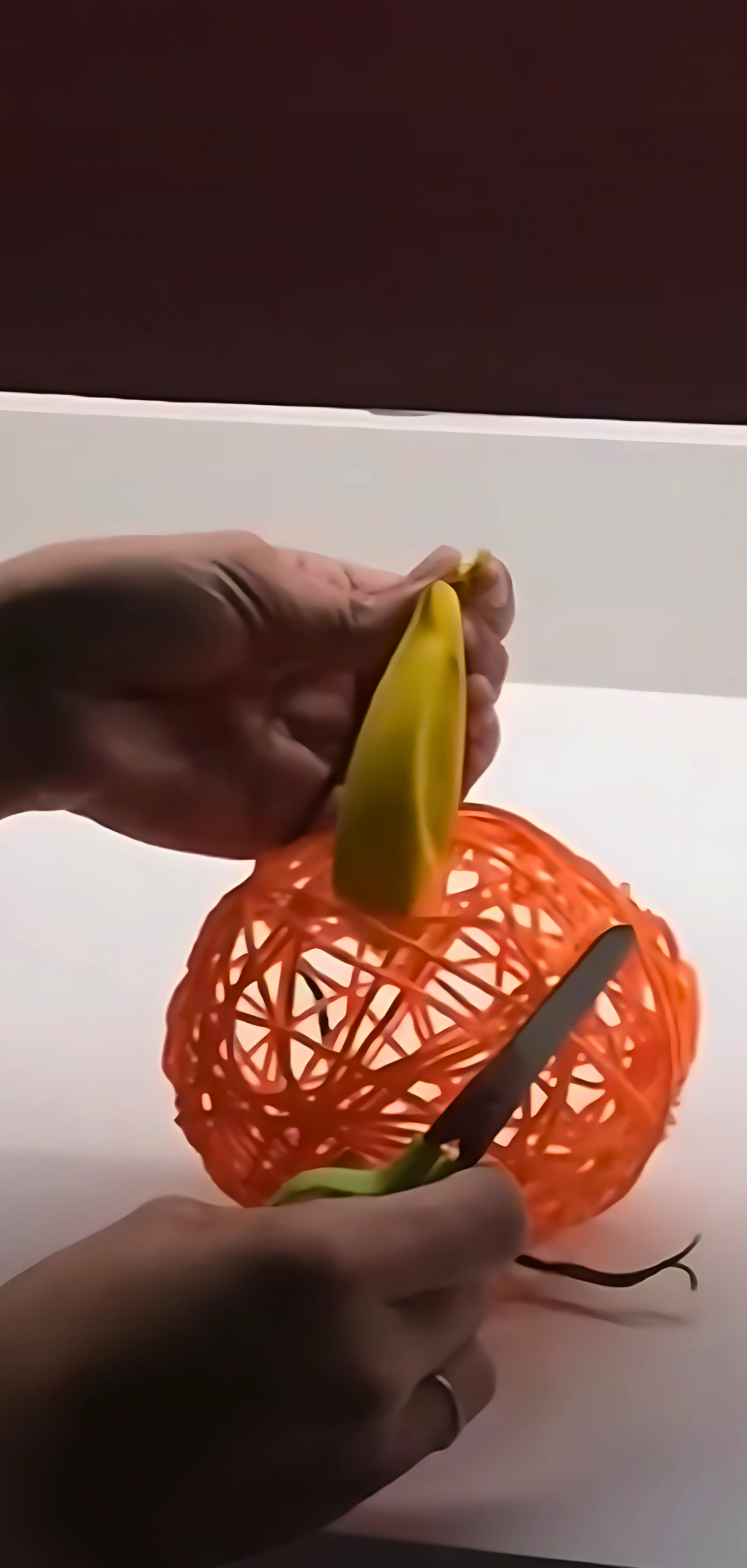 How to Make Yarn Pumpkins Using Balloons
