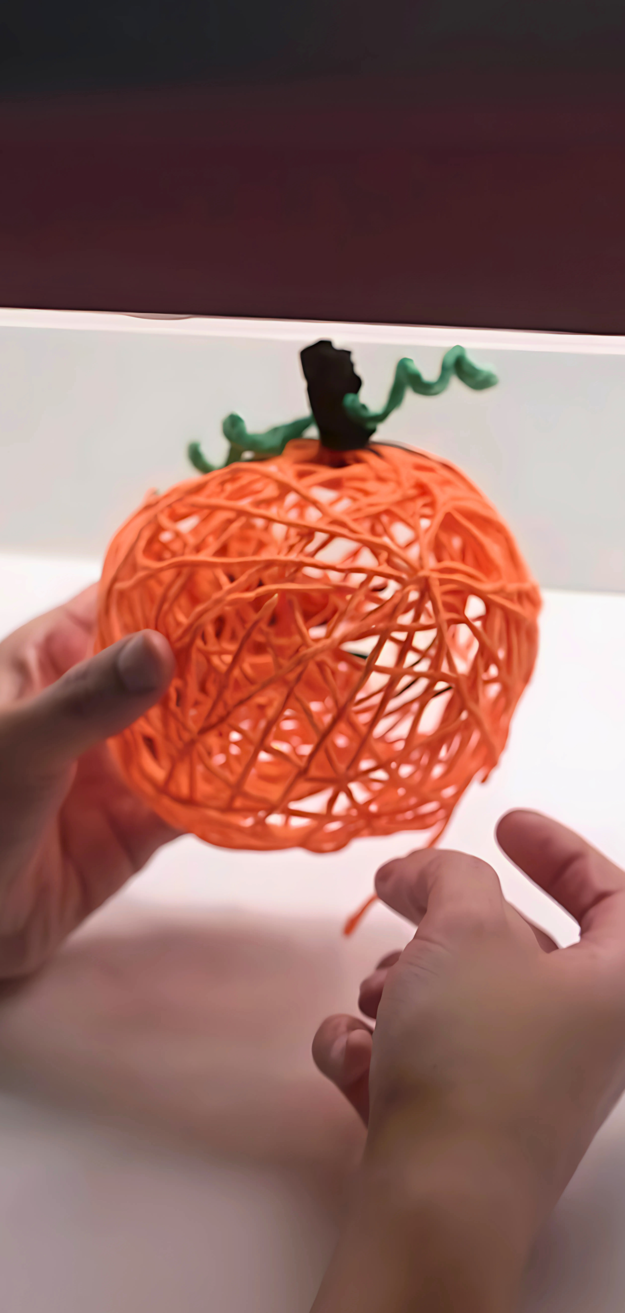 How to Make Yarn Pumpkins Using Balloons