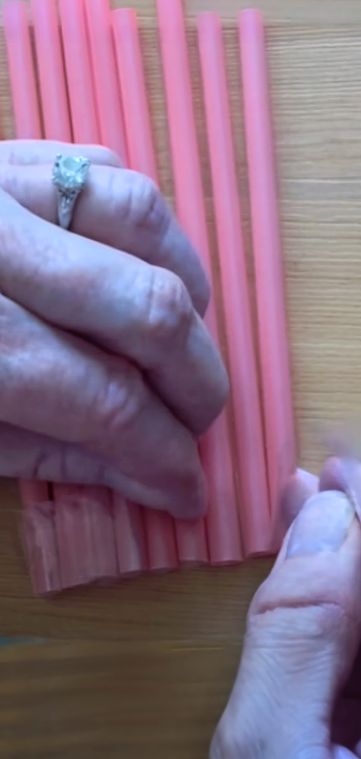 How to Weave with Drinking Straws and Yarn