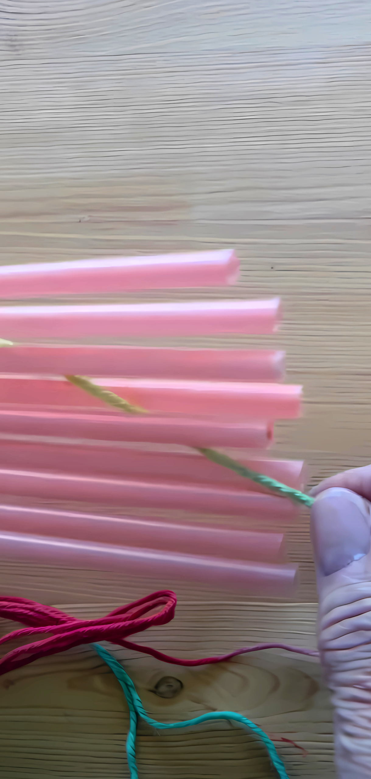 How to Weave with Drinking Straws and Yarn