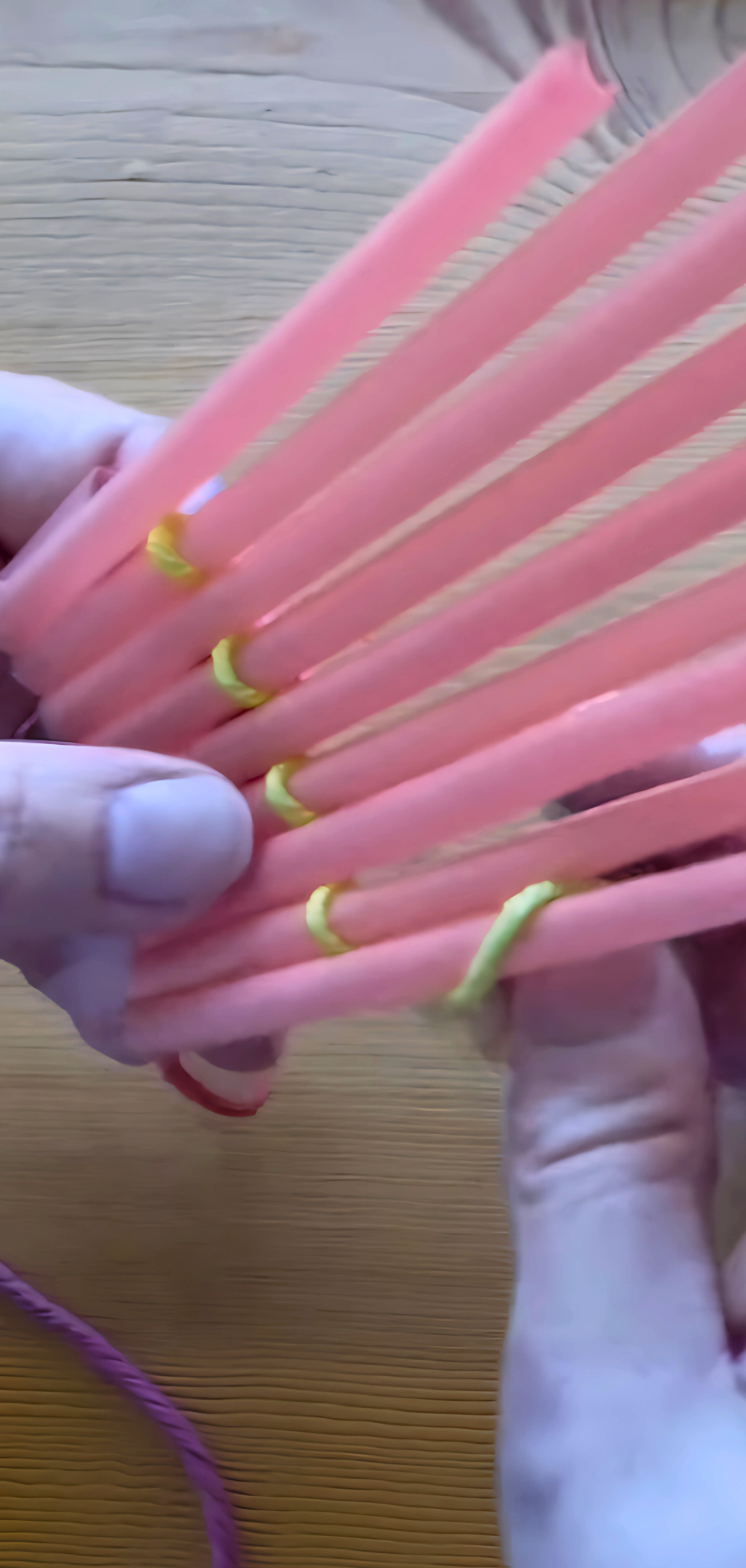 How to Weave with Drinking Straws and Yarn