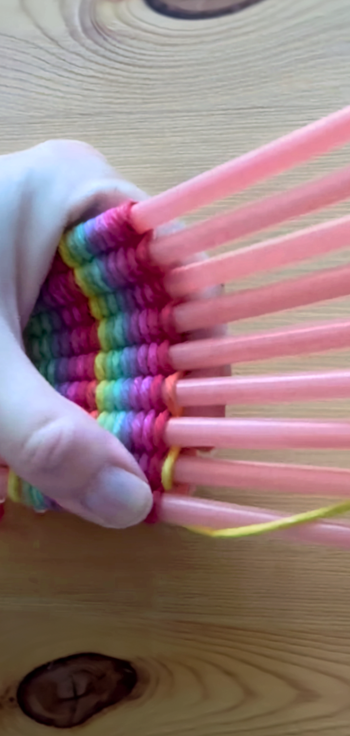 How to Weave with Drinking Straws and Yarn