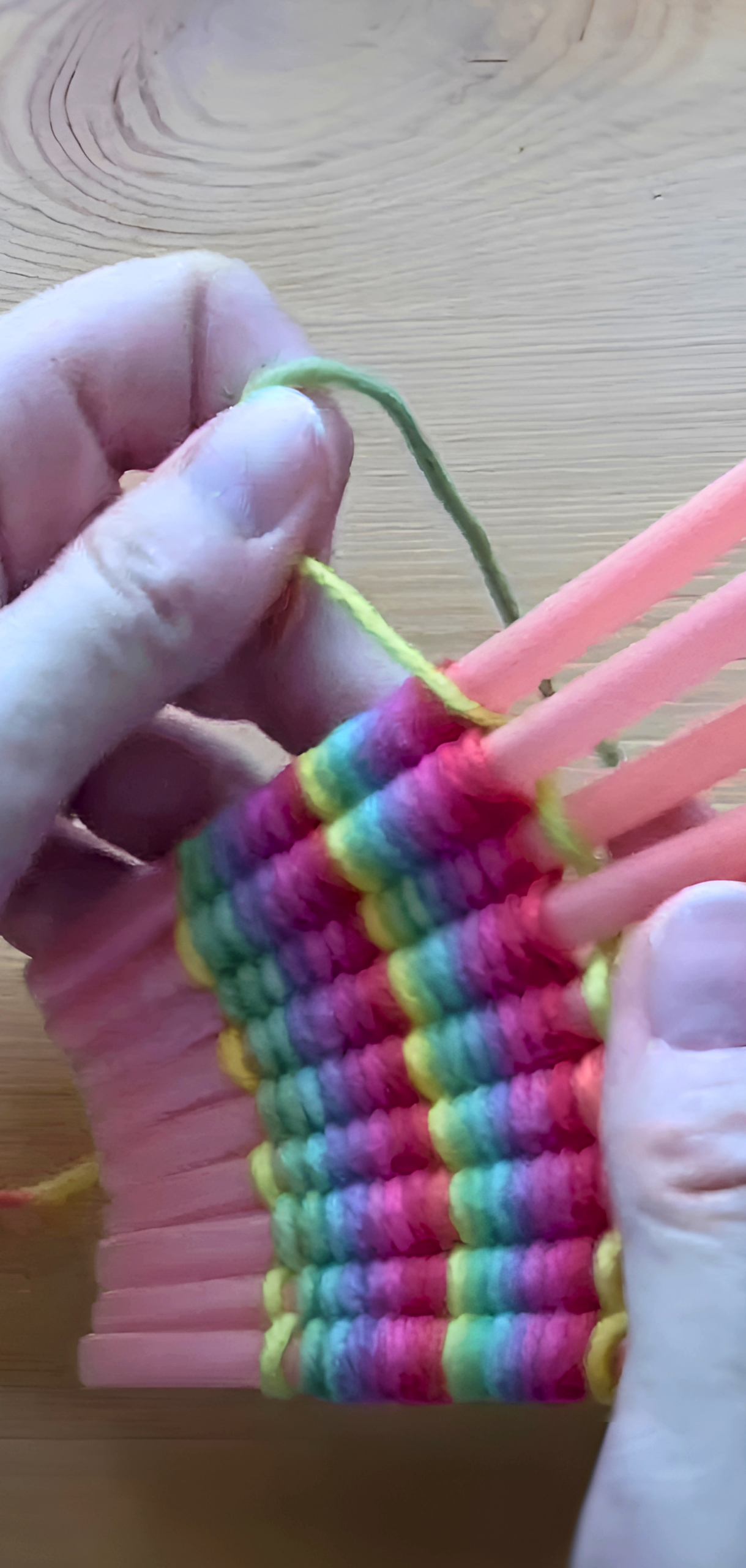 How to Weave with Drinking Straws and Yarn