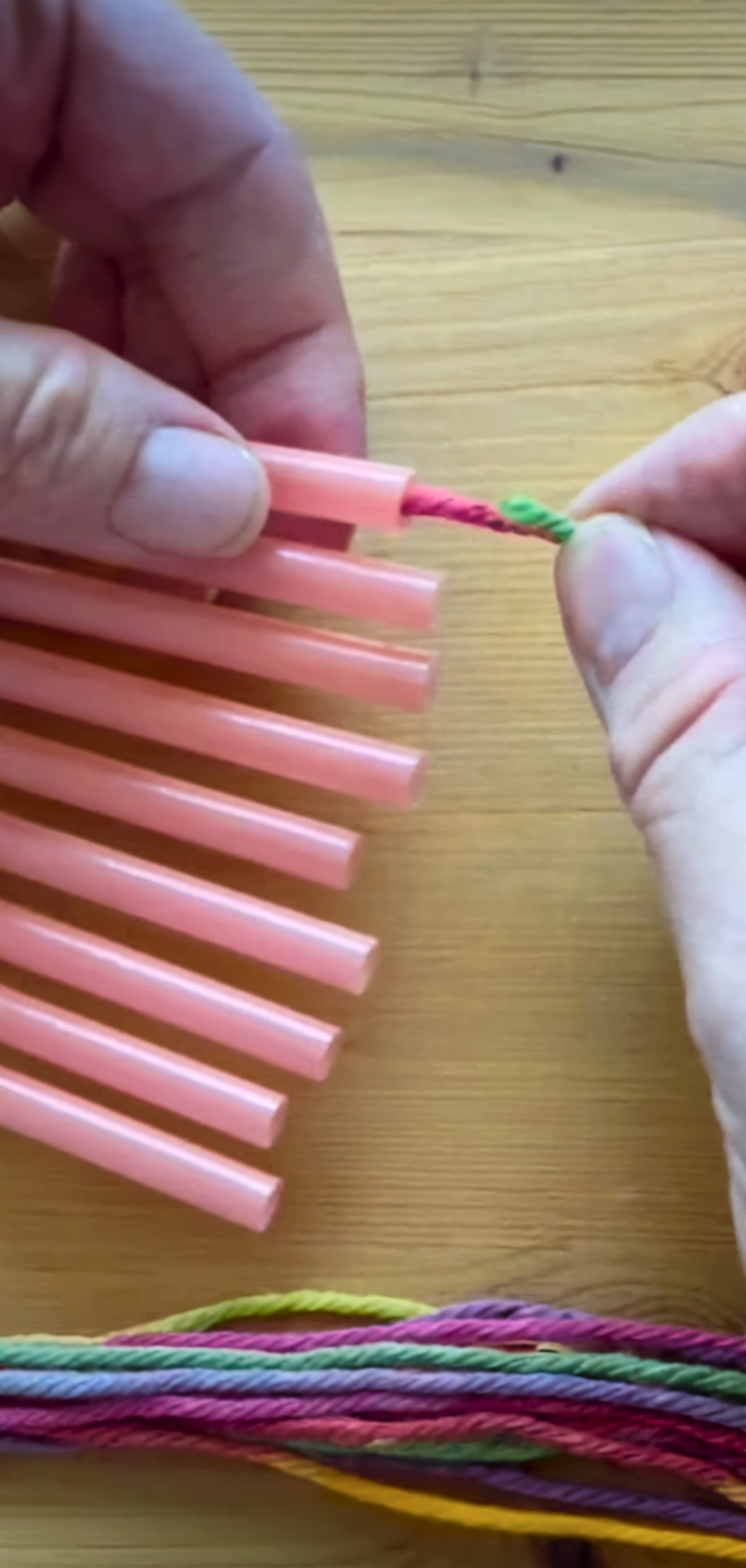 How to Weave with Drinking Straws and Yarn