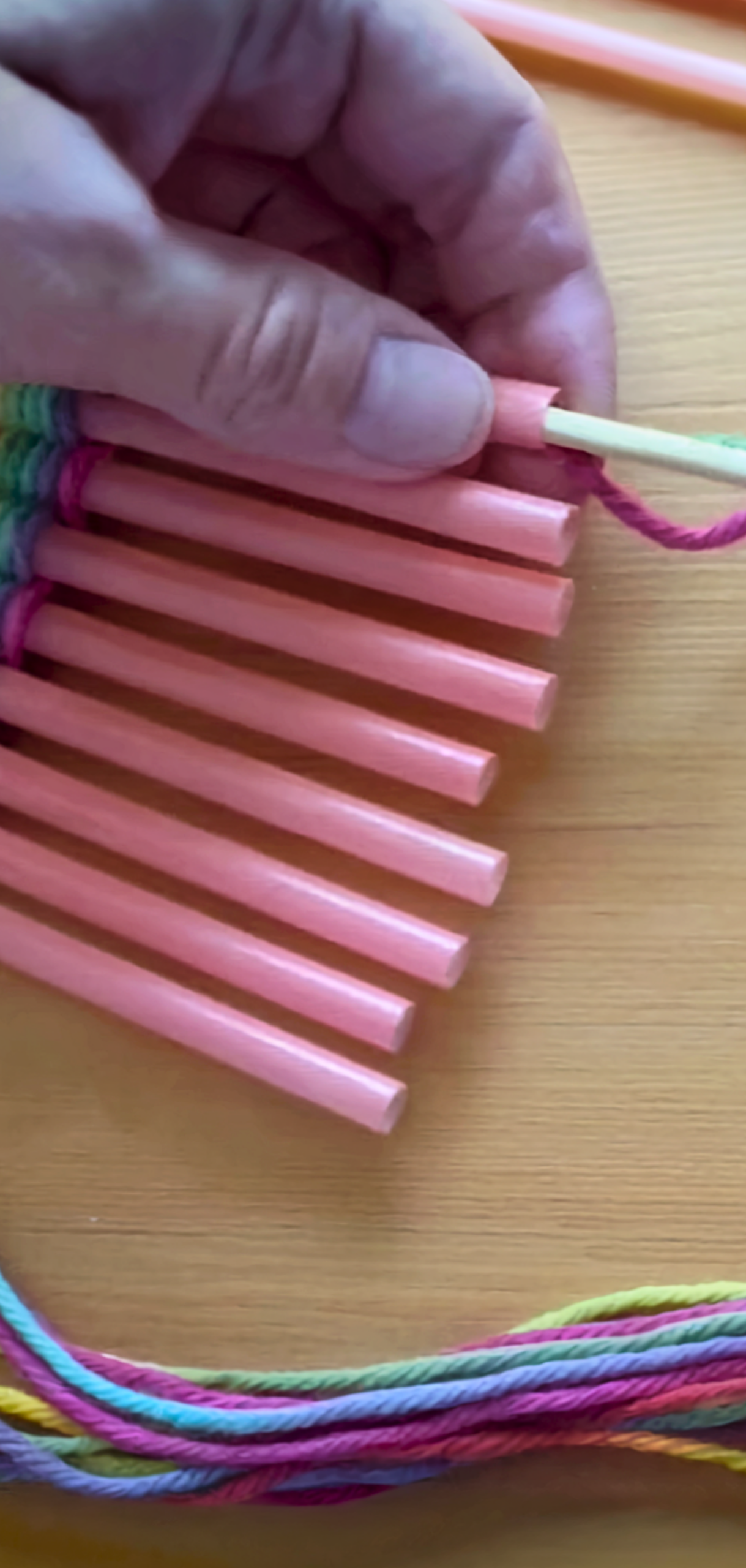 How to Weave with Drinking Straws and Yarn
