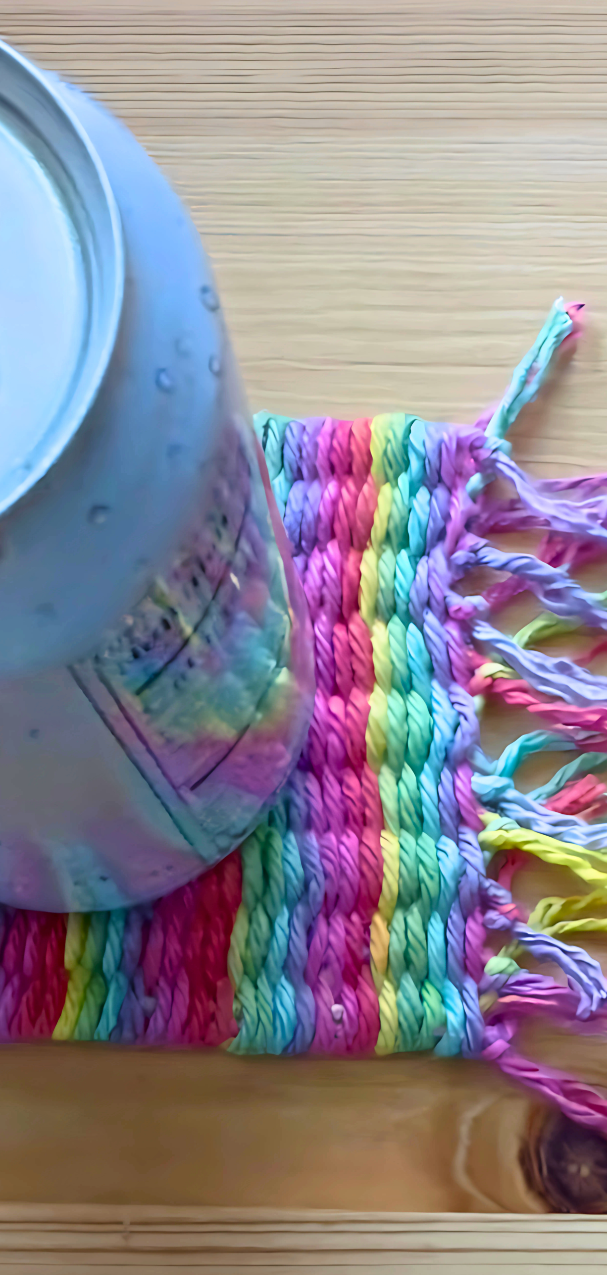 How to Weave with Drinking Straws and Yarn