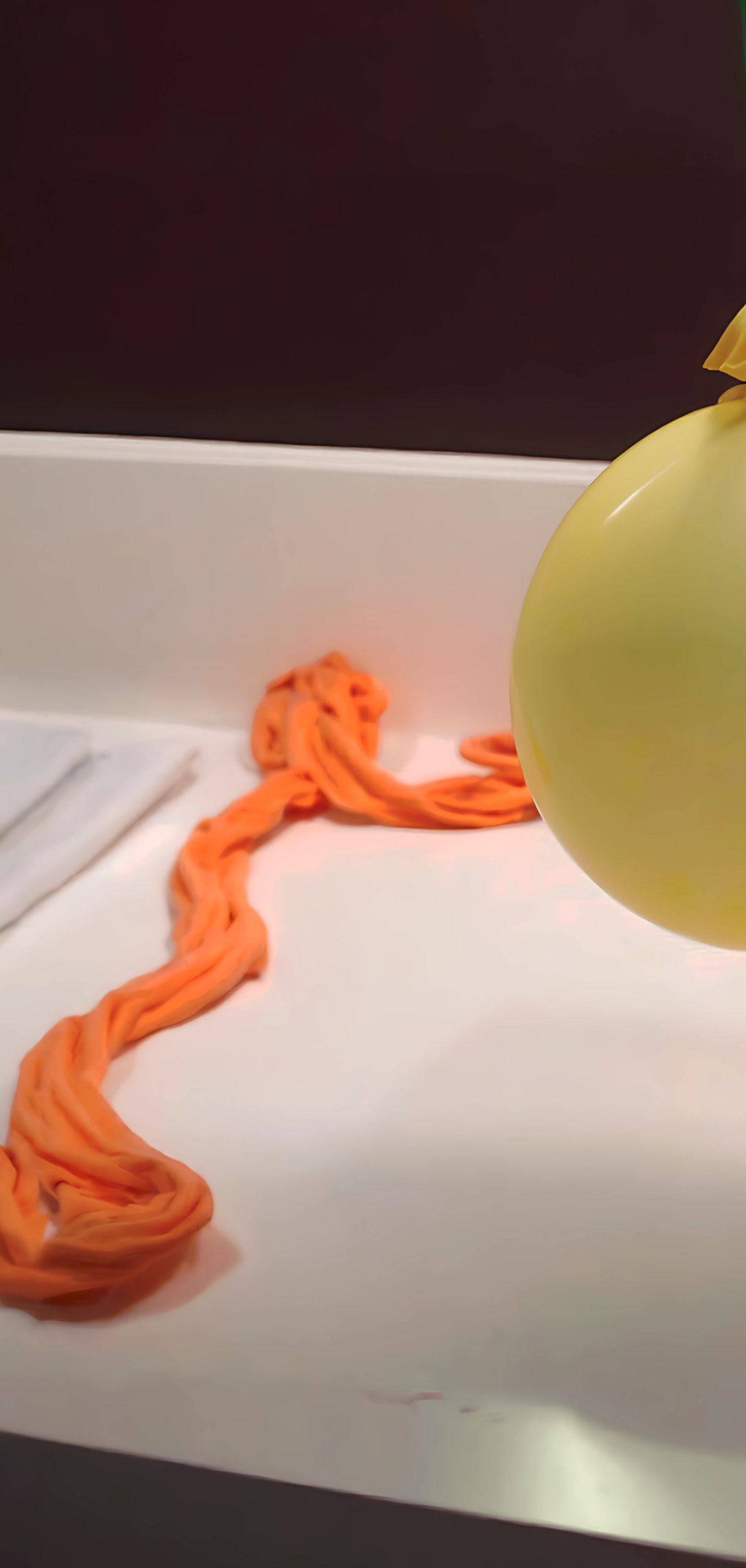 How to Make Yarn Pumpkins Using Balloons