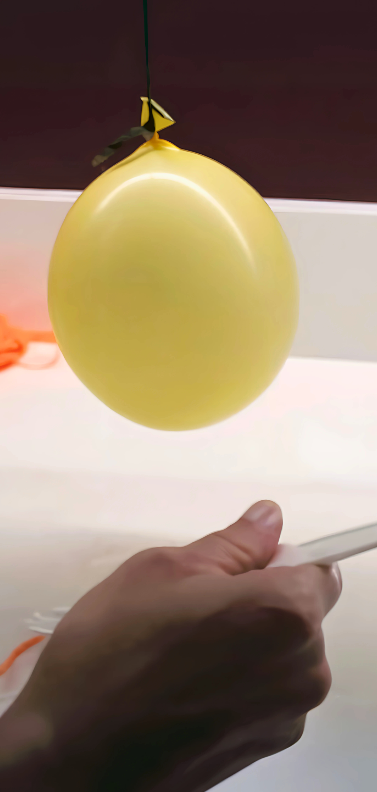 How to Make Yarn Pumpkins Using Balloons